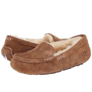 Ugg Ansley Slip Ons. So comfy! Size 8 Very Good Condition.